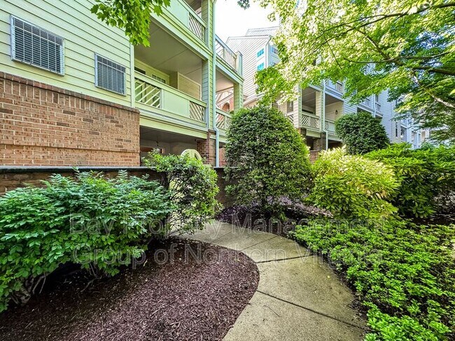 Foto del edificio - 1317 Garden Wall Ct