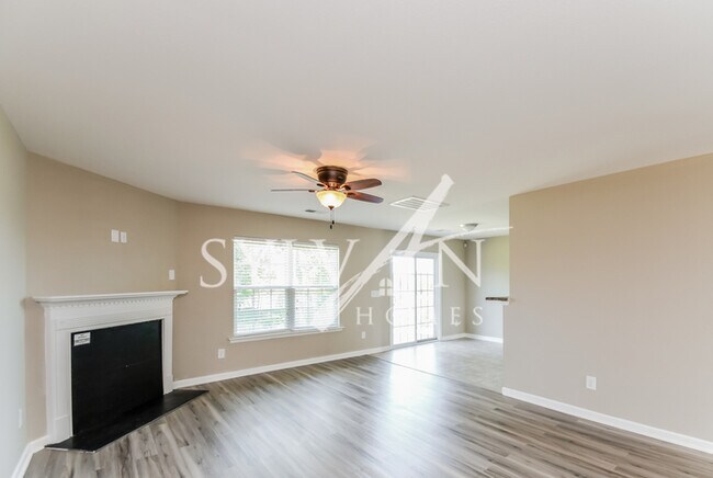 Building Photo - Spacious 5BR 3BA Home
