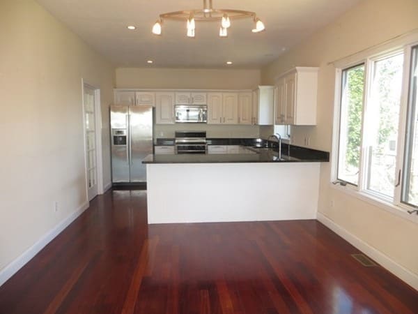 Building Photo - 143 Grovers Ave