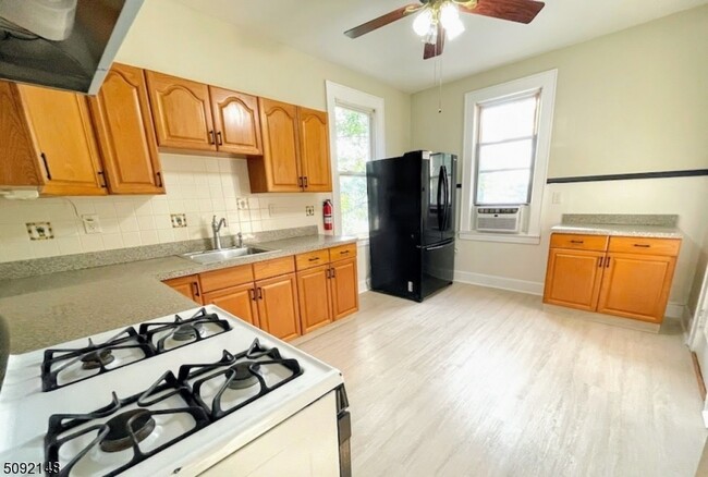 Building Photo - 38 Mahar Ave