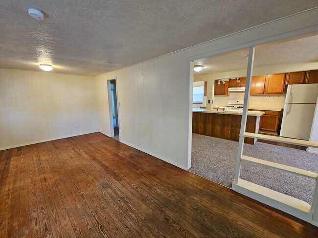 Building Photo - (2) Bed/(1) Bath in Core Norman Avail NOW!...