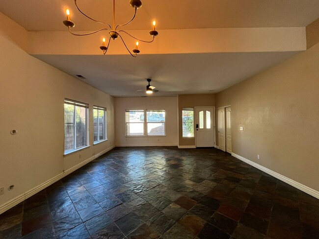 Building Photo - 1217 Echo Ct