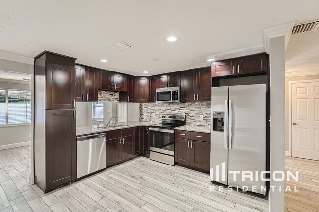 Building Photo - 2205 Hemerick Pl
