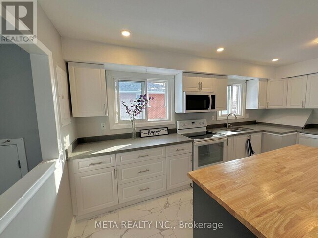 Photo du bâtiment - 1398 Lakefield St