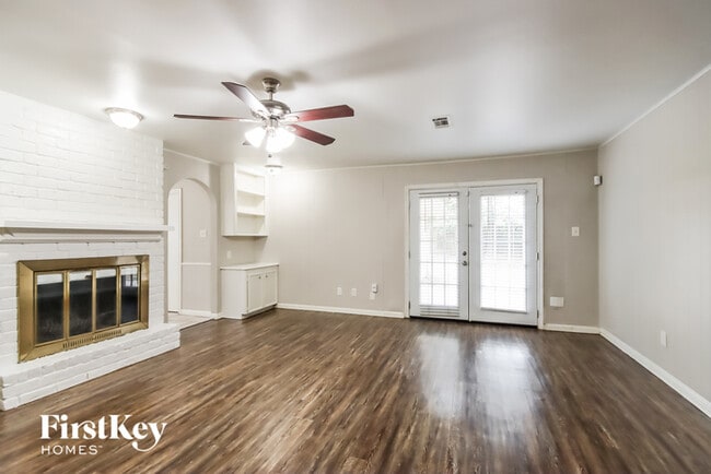 Building Photo - 5603 Sheraton Oaks Dr