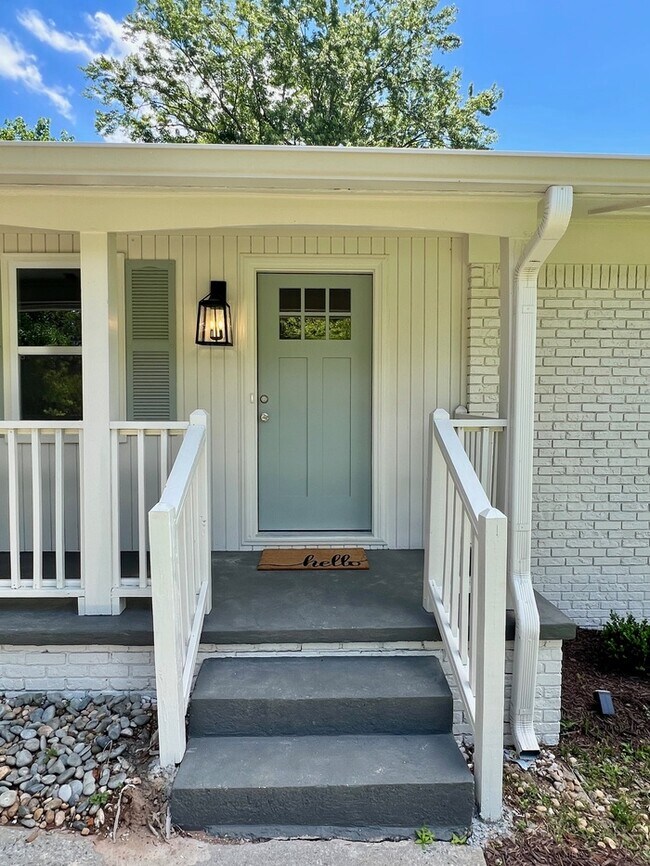 Building Photo - Beautiful Craftsman home in Smyrna
