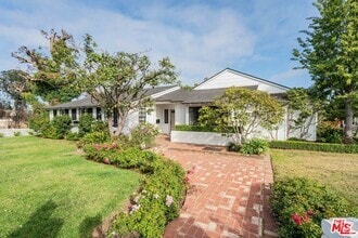 Building Photo - 548 Alma Real Dr