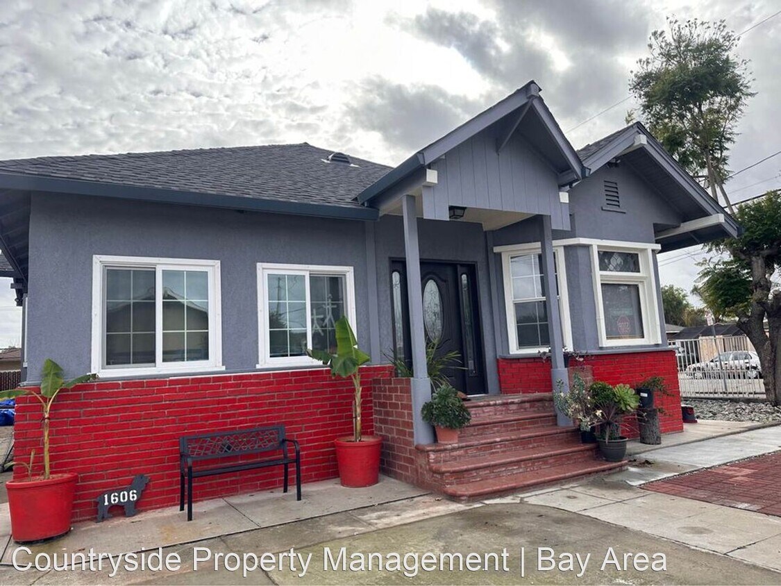 Primary Photo - 4 br, 2.5 bath House - 1606 E San Fernando...