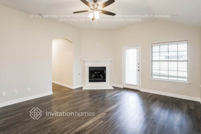 Foto del edificio - 9001 Heartwood Dr