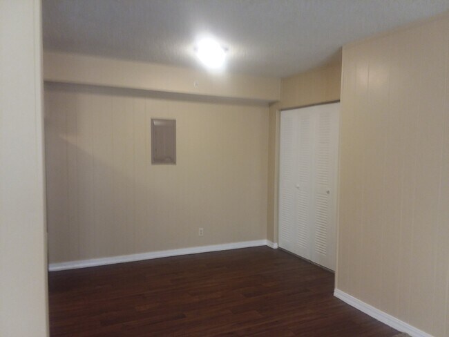 Foto del edificio - Large Two Bedroom Apt