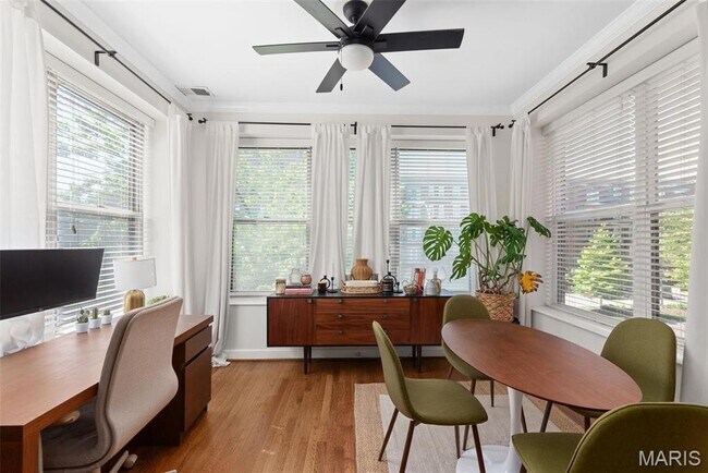 Foto del edificio - 5621 Pershing Ave