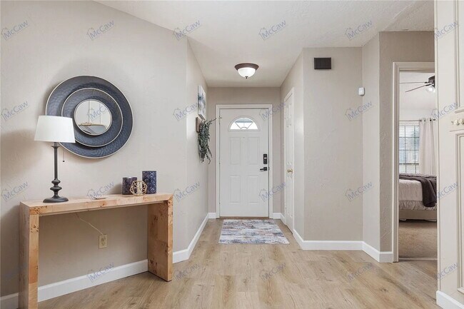 Foto del edificio - 1029 Field Trail Dr