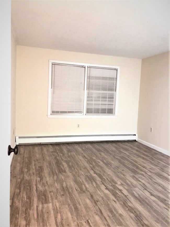 Bedroom - 5 Autumn Leaf Dr