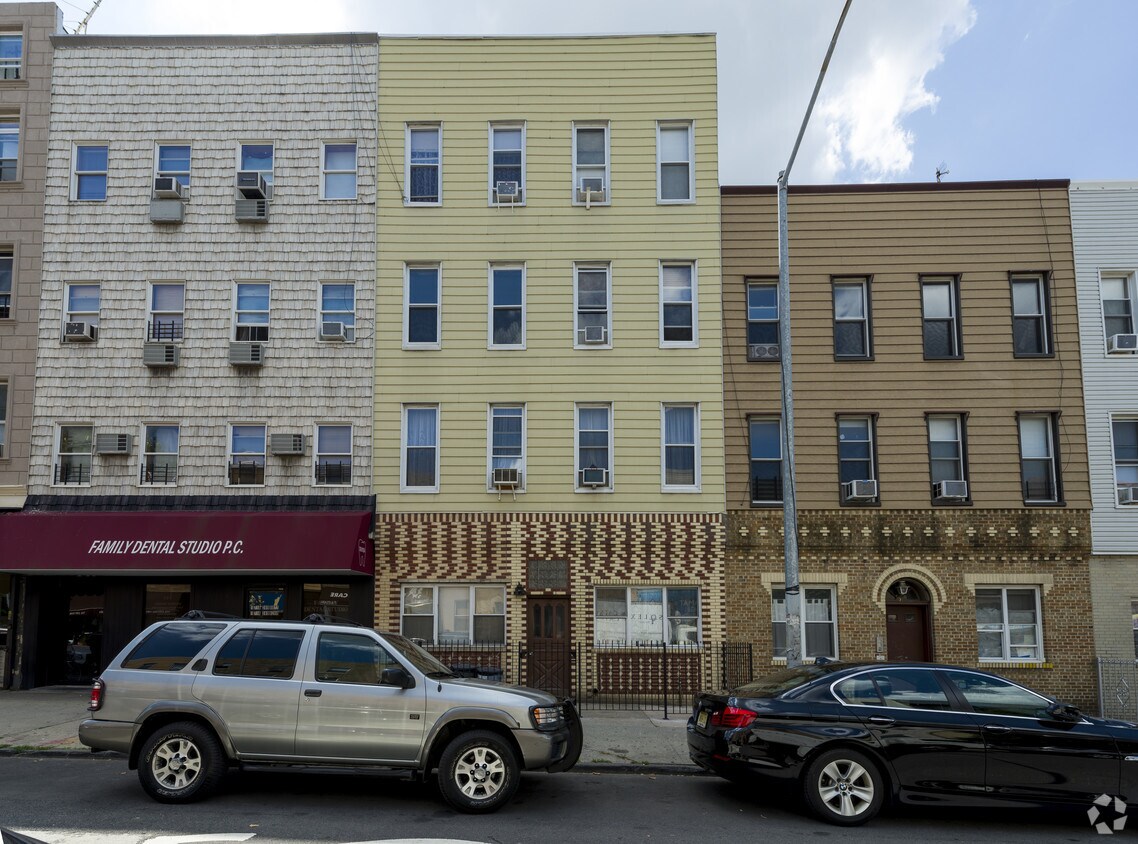 Building Photo - 149 Driggs Ave