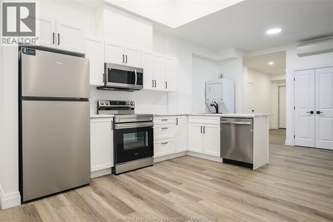 Photo du bâtiment - 1233 University Ave W