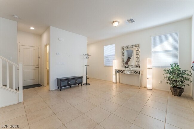 Foto del edificio - 8749 Spanish Ridge Ave