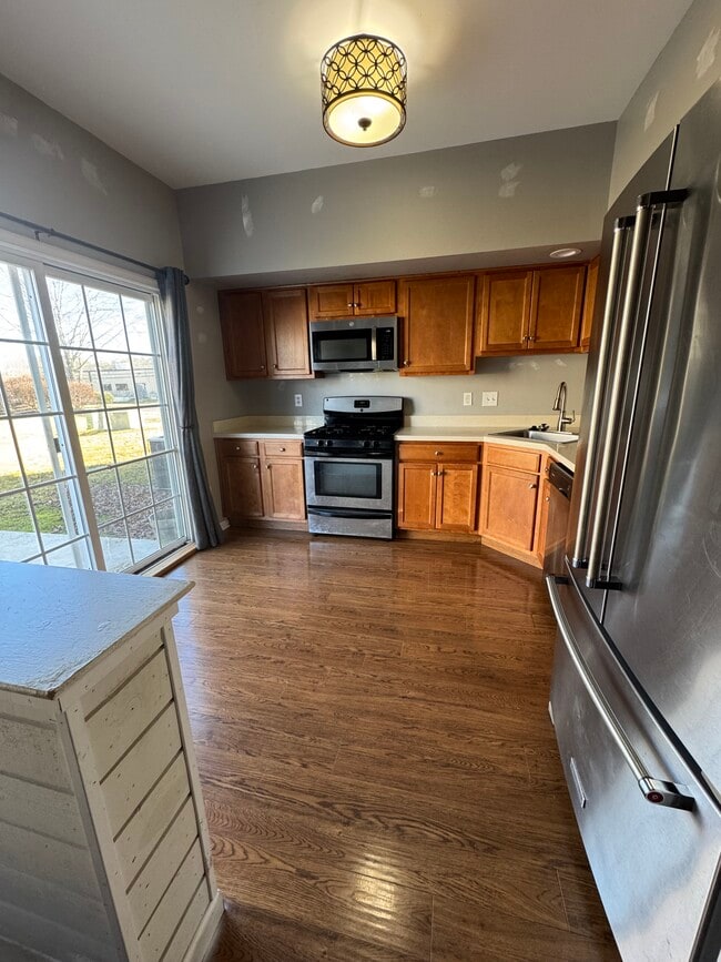 Building Photo - 603 London Court II