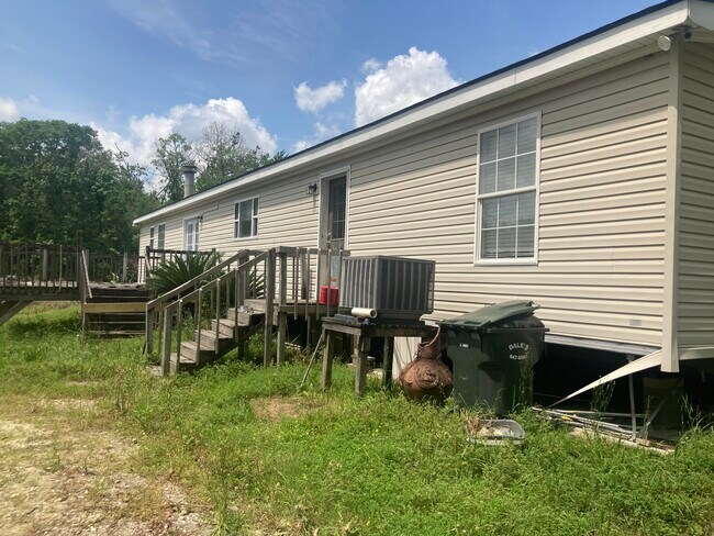 Building Photo - 42481 Church Point Rd