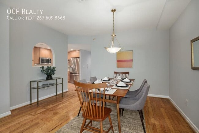 Building Photo - 2 Bed Fitler Square Condo