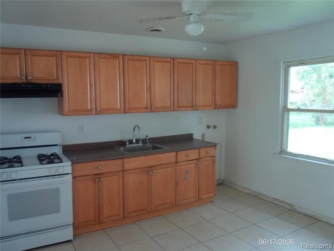 Building Photo - 26751 Belanger St
