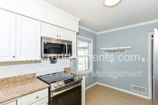 Building Photo - 4930 N Illinois St