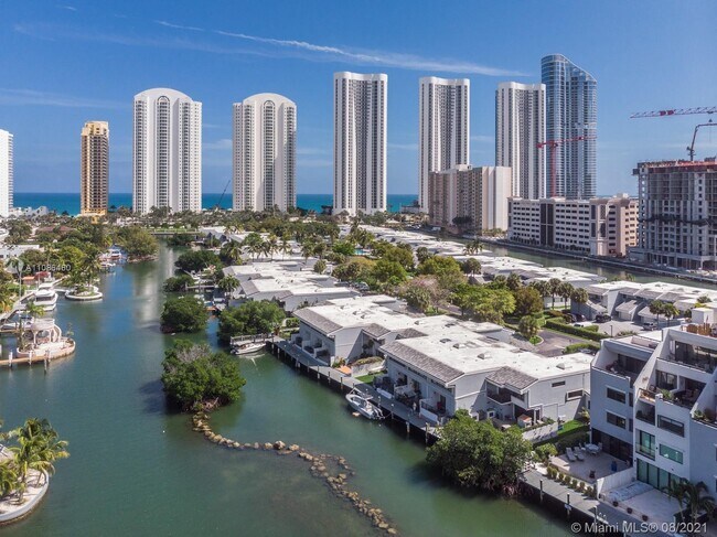 Building Photo - 329 Poinciana Island Dr