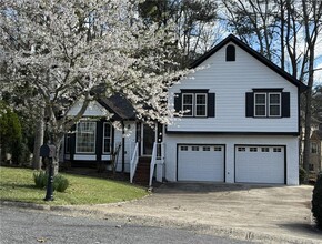 Building Photo - 718 Players Ct