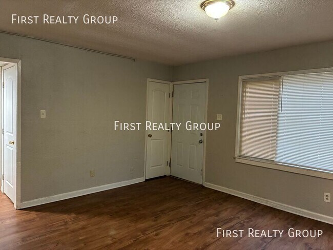 Building Photo - 364 Sheridan Ave