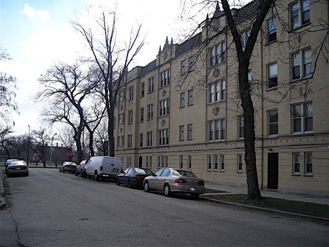 Franklin Place Apartments Chicago, IL