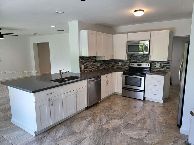 Foto del edificio - 8575 SW 125th St