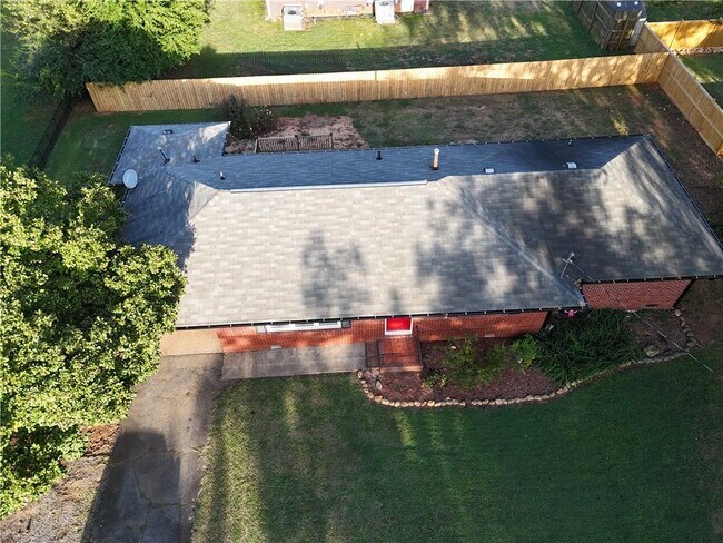 Building Photo - 136 Luckie St