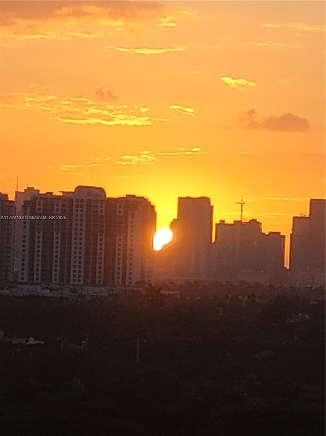 Foto del edificio - 100 Lincoln Rd