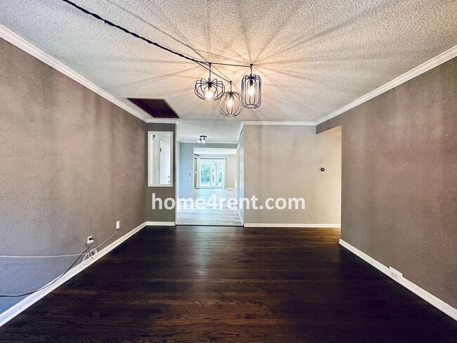 Building Photo - Overland Park Ranch w/ Wood Floors, Update...
