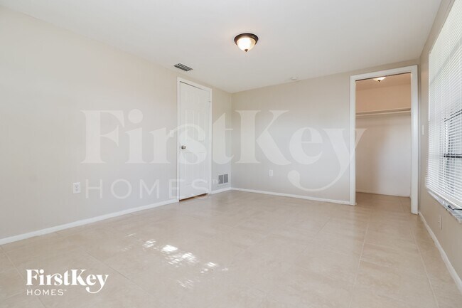 Foto del edificio - 7701 Birchwood Dr