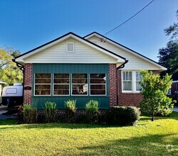 Building Photo - 1021 Ingleside Ave