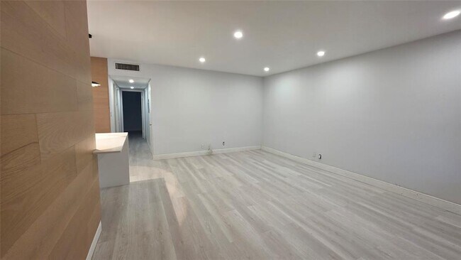 Foto del edificio - 8704 NW 35th St