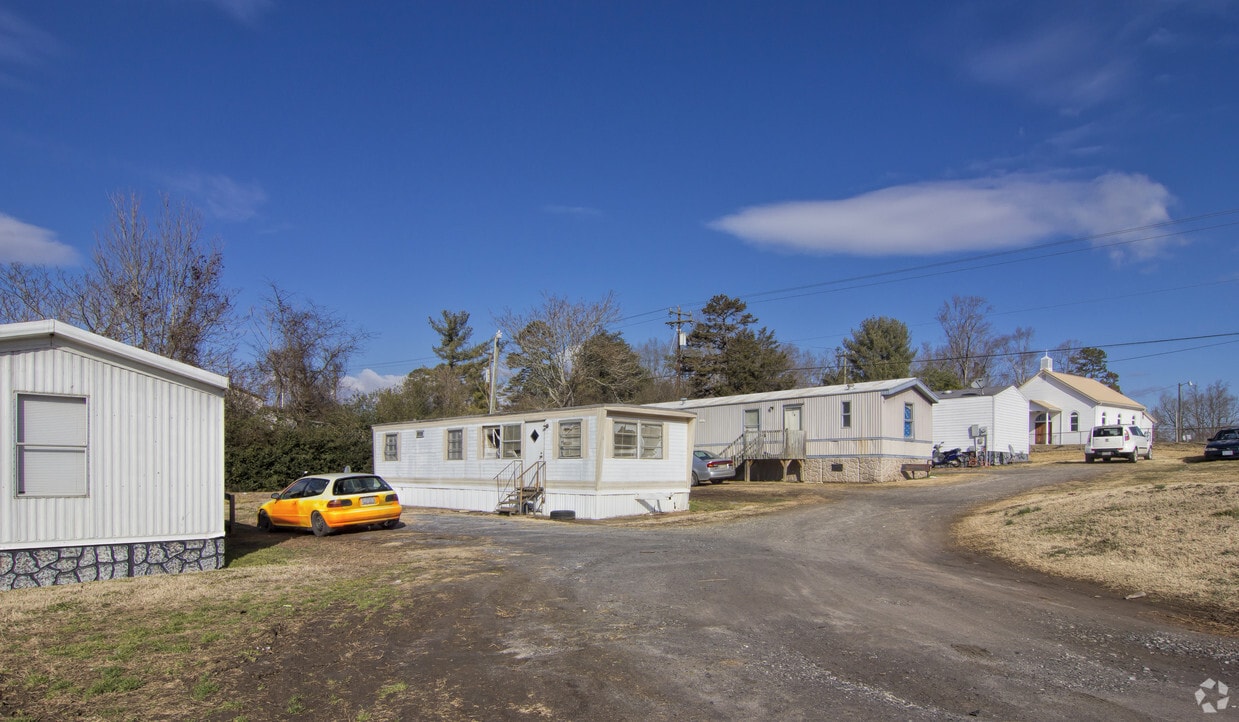 Building Photo - 1519 Airport Rhodhiss Rd