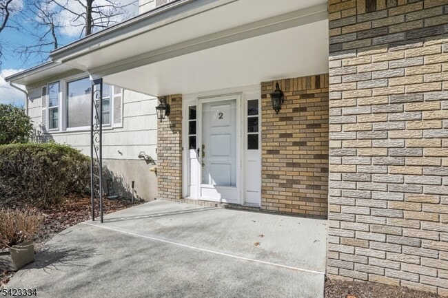 Building Photo - 2 Eisenhower Rd