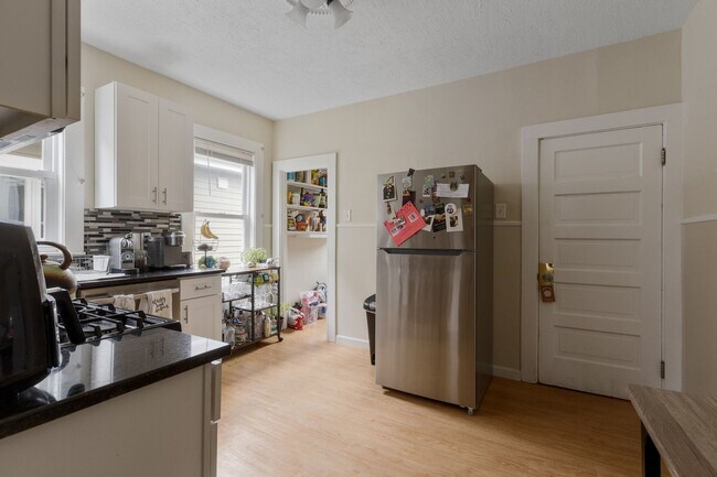 Foto del edificio - HUGE THREE BED IN SOMERVILLE!!!!!!!!