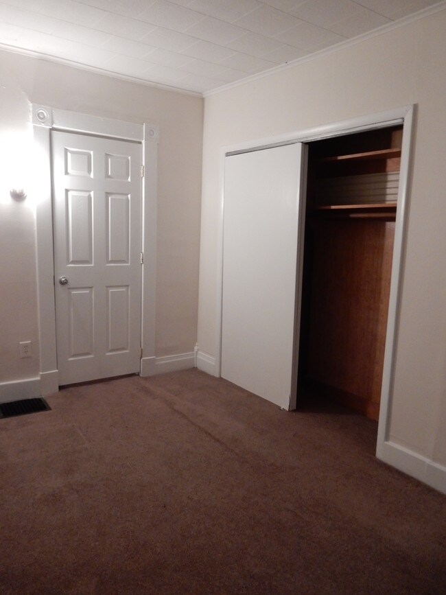 Building Photo - 2644 Catalpa Dr