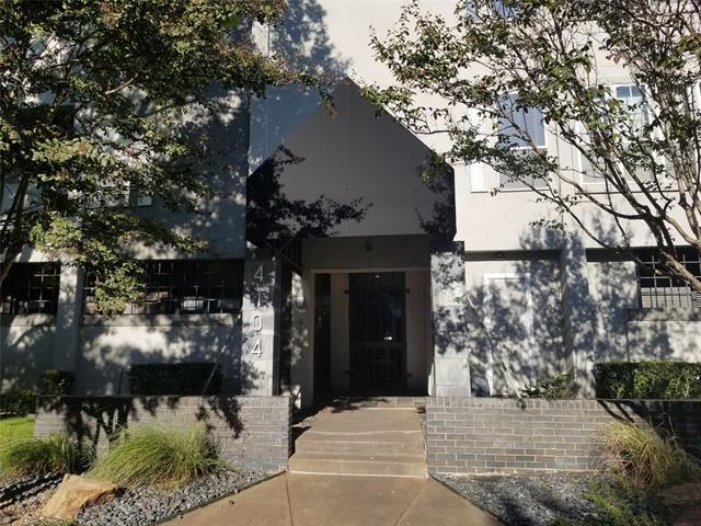 Foto del edificio - 4104 N Hall St