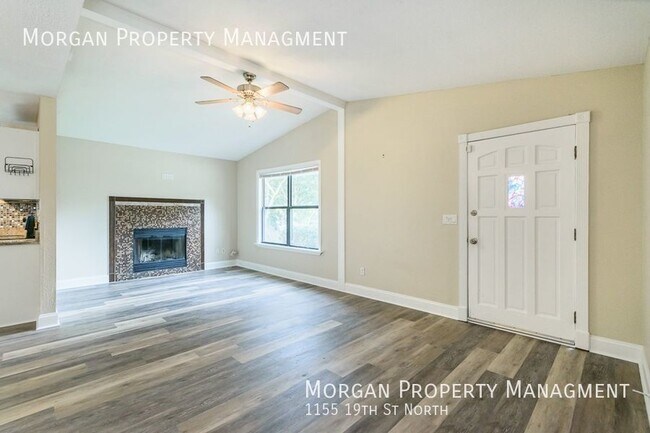 Building Photo - PRICE CUT!!! Single Family Home w/Garage i...