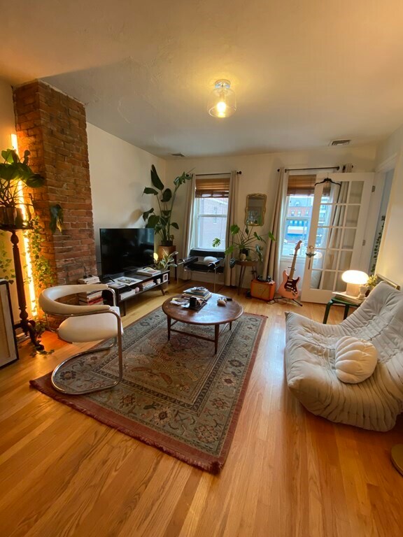 Foto del edificio - 372 Athens St