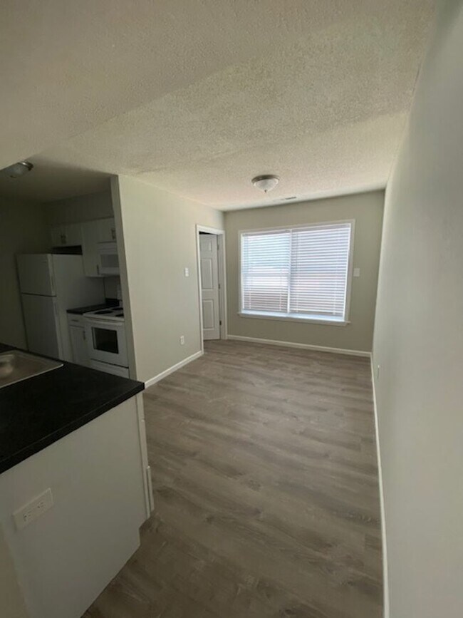 Foto del edificio - Three Level Condo with Garage