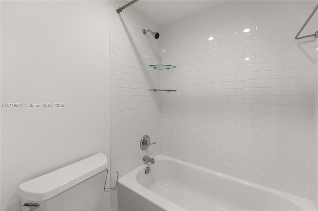 Foto del edificio - 8990 SW 24th St