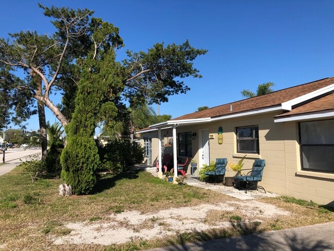 Unit 5 front - 7105 Poinsetta Ave