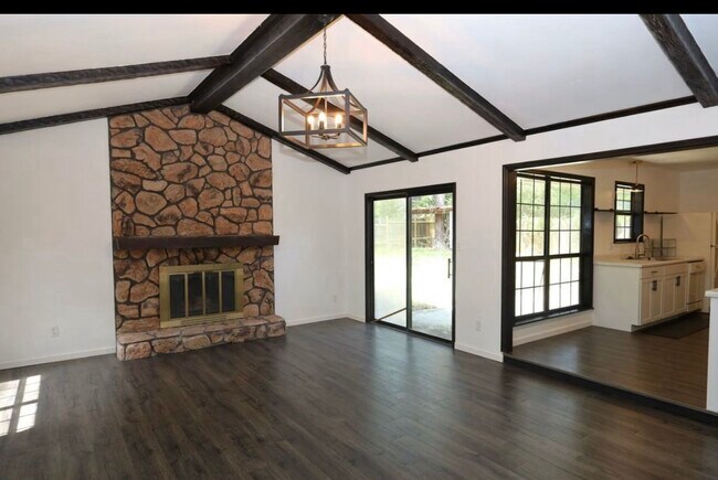 Foto del edificio - 2208 Northwood Cir