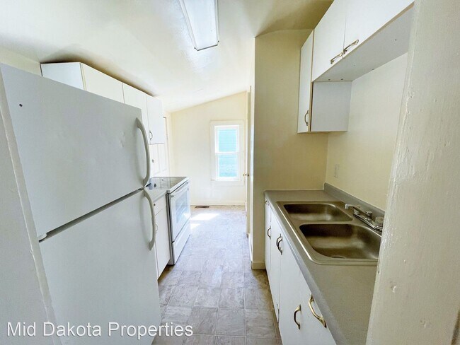 Foto del edificio - 2 br, 1 bath House - 208 E 10th