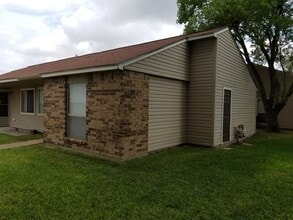 Building Photo - 400 W Mesquite
