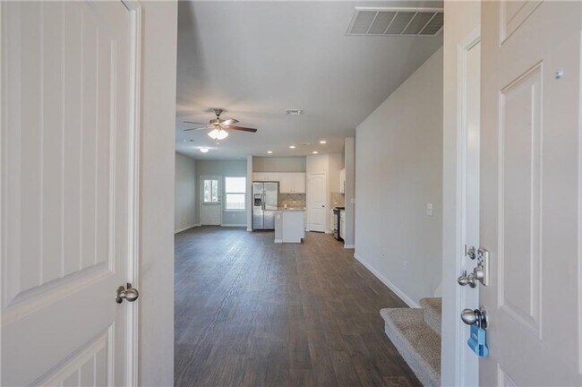 Foto del edificio - Beautiful and Spacious 4 BR / 3 BA Home fo...